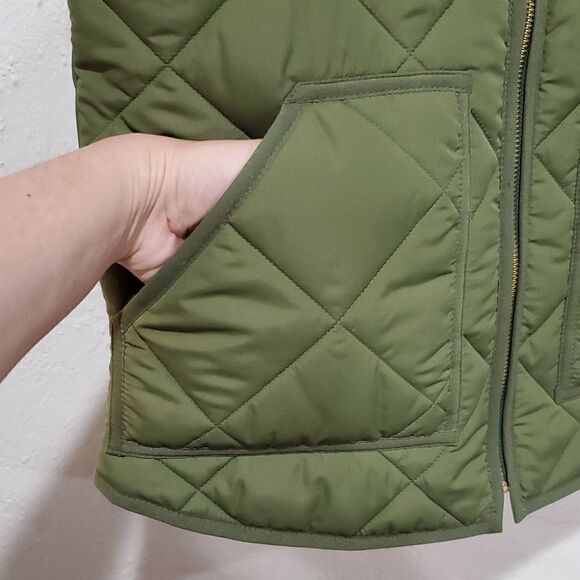 J. Crew Puffer Vest in Army Green Size XS - Picture 2 of 9